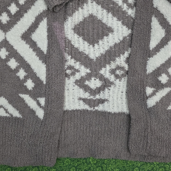 Gray and White Geometric Pattern Men's Sweater - Picture 2 of 11